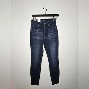 Calvin Klein Jeans High‎ Rise Skinny Moulant Size W26 x L30 New Dark Wash
